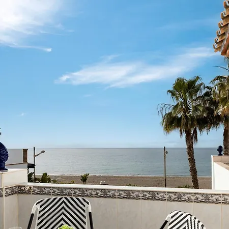 Beachfront Costa Apartment Torrox