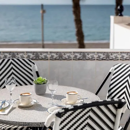 Beachfront Costa Apartment Torrox